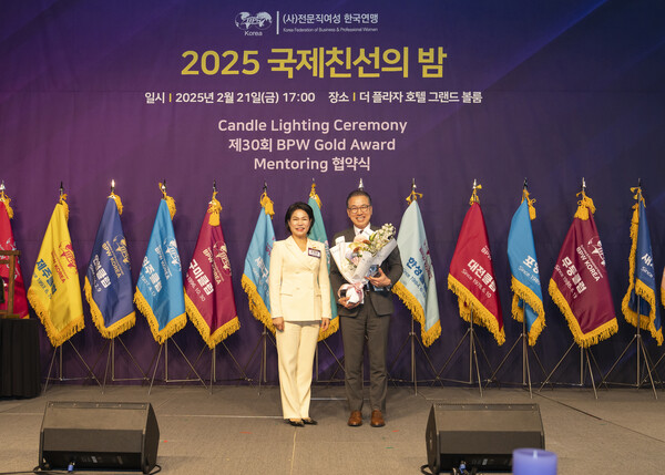  최예담 전문직여성 한국연맹 대표와 정준호 롯데백화점 대표. ⓒBPW