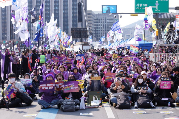 8일 서울 종로구 광화문 동십자각에서 열린 제40회 한국여성대회에 1만 5천여명이 시민이 참여했다. ⓒ한국여성단체연합