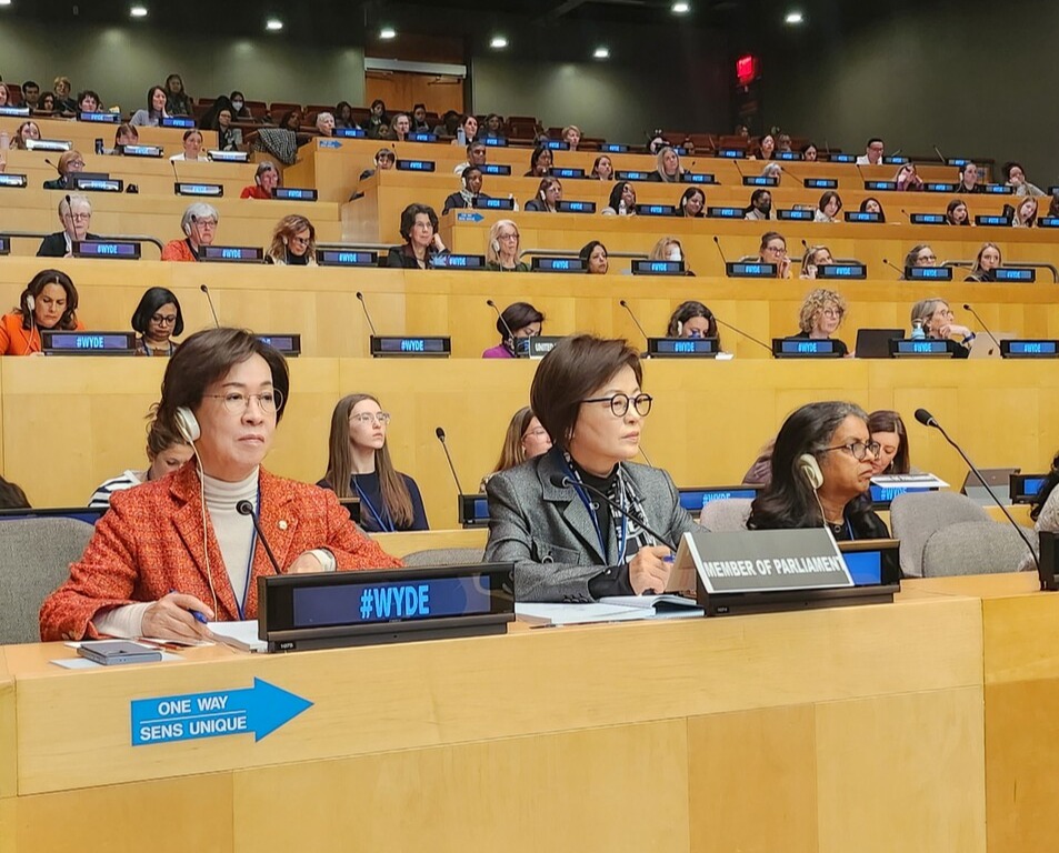 국회는 더불어민주당 진선미 의원과 국민의힘 이인선 의원이 제69차 유엔 여성지위위원회 의원회의에 국회 대표단으로 참석해 여성의 정치참여와 성평등 패러다임 전환을 독려했다고 13일 밝혔다. ⓒ국회