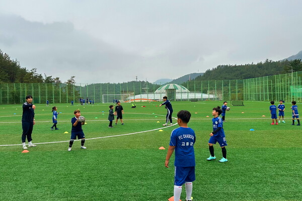 고흥군(군수 공영민)은 오는 24일까지 2025년 차범근 축구교실 참가 학생을 모집한다.  ⓒ고흥군