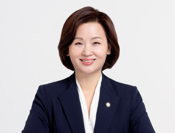 이수진 의원이  성평등 의식 제고를 위한 당원 교육 및 문화예술공연 경비, 여성정치발전에 필요한 교통비 등도 포함하도록 ‘정치자금법 일부개정법률안’을 대표발의했다. ⓒ이수진 의원실