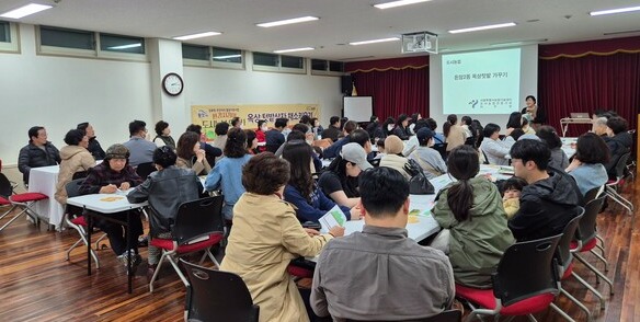 성북구 돈암2동 주민자치회가 주민과 함께 시작한 ‘환경지킴이 도시농부요리사’ 프로그램 모습. ⓒ성북구