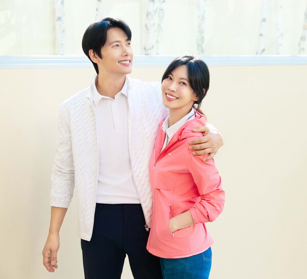 올포유 전속 모델 배우 이상우와 김소연. ⓒ올포유