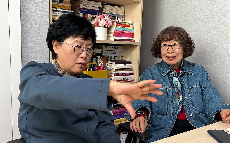 지난 1일 서울 여의도에 자리한 연구소 사무실에서 손봉숙 이사장(제17대 국회의원)과 김은주 소장을 만났다. ⓒ신다인 기자