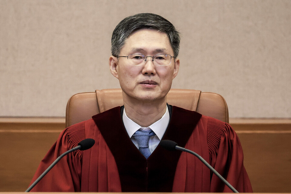 ) 문형배 헌법재판소장 권한대행이 4일 서울 종로구 헌법재판소 대심판정에서 윤석열 대통령 탄핵심판 인용 결정문을 낭독하고 있다 ⓒ연합뉴스(공동취재사진)