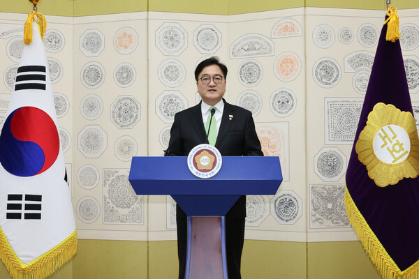 우원식 국회의장이 윤석열 전 대통령에 대한 헌재의 파면이 선고된 4일 서울 여의도 국회에서 대국민담화를 하고 있다. ⓒ연합뉴스