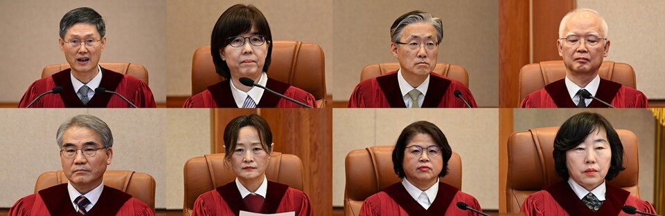 헌법재판소가 4일 전원일치로 윤석열 대통령 파면을 선고했다.문형배 헌법재판소장 권한대행(윗줄 왼쪽부터), 이미선, 김형두, 정형식, 조한창(아랫줄 왼쪽부터), 정정미, 김복형, 정계선 헌재 재판관이 이날 서울 종로구 헌법재판소 대심판정에서 열린 윤 대통령 탄핵심판 선고에 입장해 있다. ⓒ연합뉴스