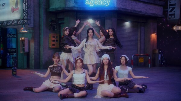 그룹 NiziU(니쥬) '운명선' 퍼포먼스 비디오 섬네일. ⓒJYP엔터테인먼트