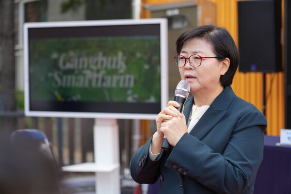 이순희 강북구청장이 강북 스마트팜 센터 개관식에서 인사말을 하고 있다. ⓒ강북구