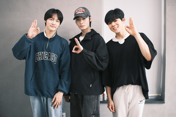 20일 ‘장애인의 날’에 데뷔 1주년을 맞은 청각장애인 3인조 보이그룹 ‘빅오션’. ⓒ연합뉴스