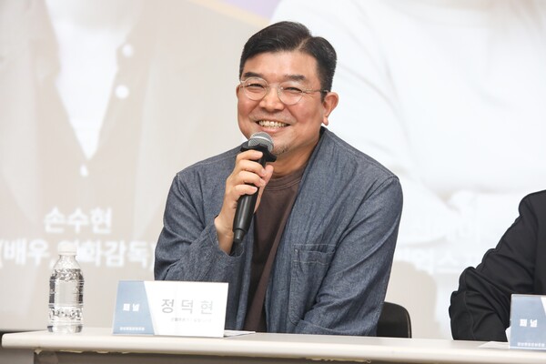 정덕현 문화평론가가 18일 서울 용산구 국립중앙박물관에서 열린 '양성평등문화포럼'에서 패널토의를 하고 있다. ⓒ손상민 사진기자