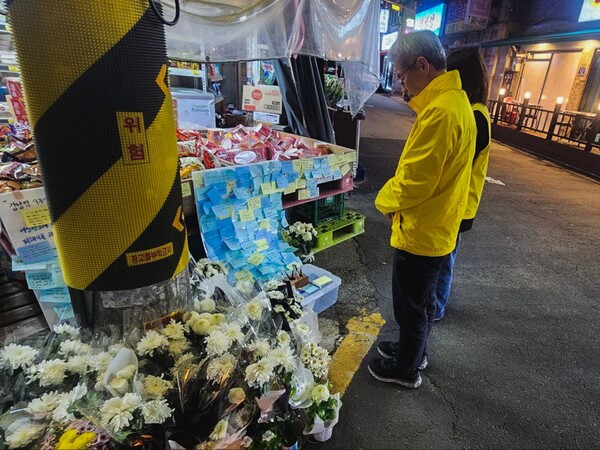 권영국 정의당 후보도 26일 미아역 추모 현장을 찾았다. ⓒ정의당
