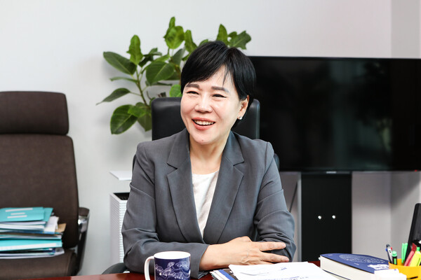 더불어민주당 전현희 최고위원이 최근 여성신문과의 인터뷰에서 “시민의 마음을 얻어 민주당의 승리를 만들어내는 데 주력하겠다”고 밝혔다. ⓒ손상민 사진기자