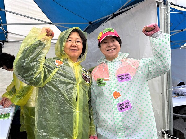 강서양천여성의전화 활동가들이 3일 오전 서울 마포구 상암월드컵공원 평화광장에서 열린 '2025 여성마라톤대회'에 참가했다.ⓒ신다인 기자