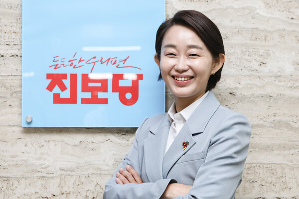 김재연 진보당 대선 후보가 지난달 30일 오후 국회 본관 내 진보당 사무실에서 여성신문과 인터뷰를 하고 있다. ⓒ손상민 사진기자