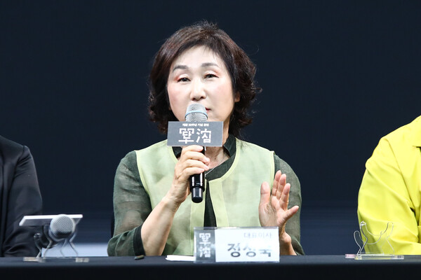 8일 오후 서울 중구 국립정동극장에서 열린 개관 30주년 기념 전통연희극 ‘단심’(單沈) 프레스콜에서 발언 중인 국립정동극장 정성숙 대표이사. ⓒ손상민 사진기자