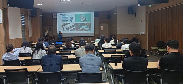 충북도는 기술과 문화, 법을 아우르는 융합적 방식으로 젠더 감수성을 높이는 교육을 실시하고 있다. ⓒ충북도
