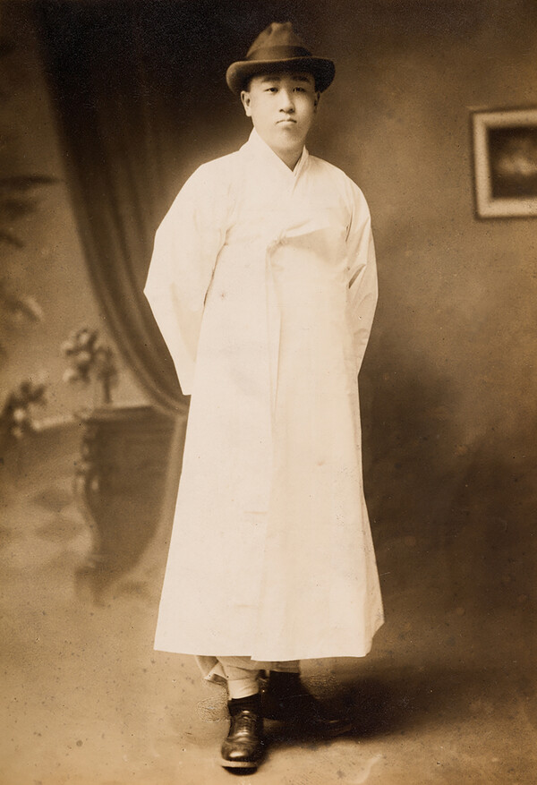 간송 전형필 선생은 1906년 서울에서 태어나 휘문고등보통학교와 일본 와세다대학 법학과를 졸업했다. 일제강점기 때 문화재가 일본으로 반출되는 것을 방지하기 위해 고서화와 골동품 등을 수집했다. 그의 소장품은 한국미술사연구에 귀중한 자료가 되고 있다. ⓒ간송미술재단