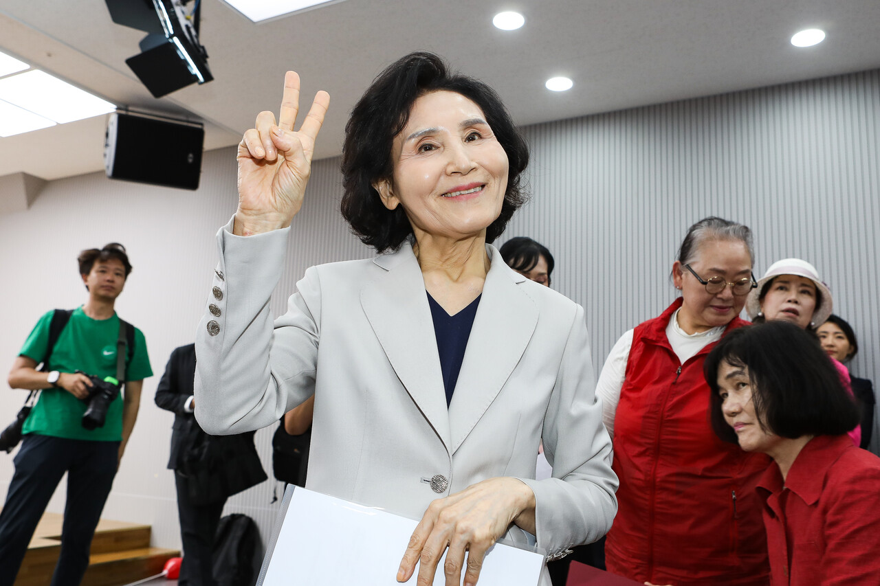 21일 국민의힘 당사 다목적홀에서 열린 ‘정정당당 여성본부 필승 결의대회’에 참석한 설난영 여사가 포즈를 취하고 있다. ⓒ손상민 사진기자