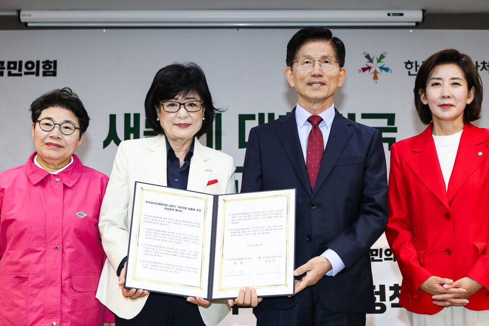 국민의힘 김문수 대선 후보는 22일 서울 용산구 한국여성단체협의회에서 열린 한국여성단체협의회-국민의힘 정책협약식에 참석했다. ⓒ손상민 사진기자