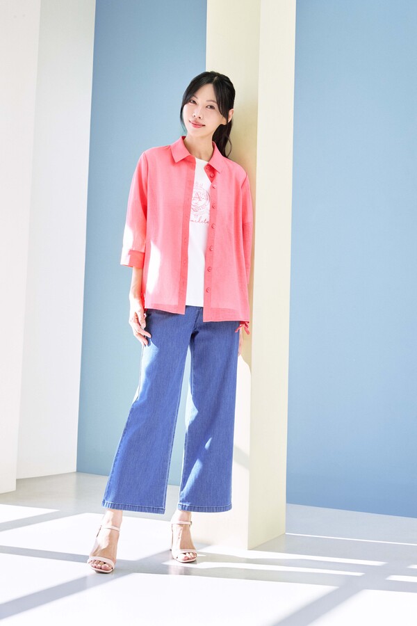 올포유 전속모델 김소연이 2025년 썸머 화보에서 '데님 와이드 팬츠'를 착용한 모습. ⓒ 올포유