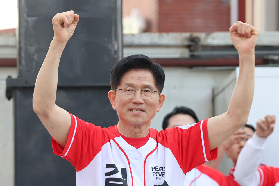 국민의힘 김문수 대선 후보가 25일 충남 서산시 중앙통 로데오거리에서 집중 유세를 하고 있다. ⓒ연합뉴스(사진공동취재단)