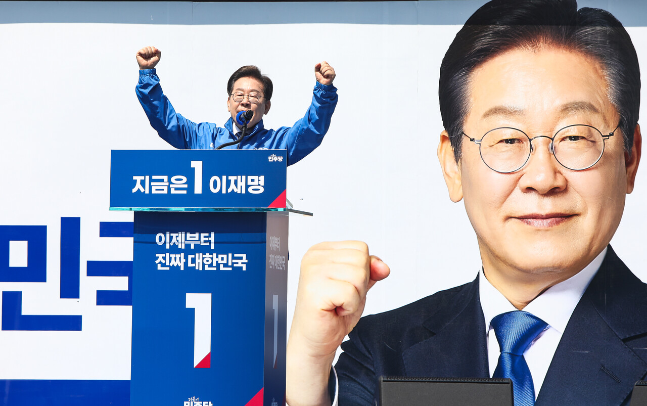 12일 서울 청계광장에서 이재명 더불어민주당 대선 후보가 유세를 하고 있다. ⓒ손상민 사진기자