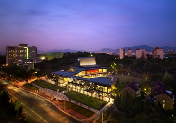 강동아트센터 전경. ⓒ강동구