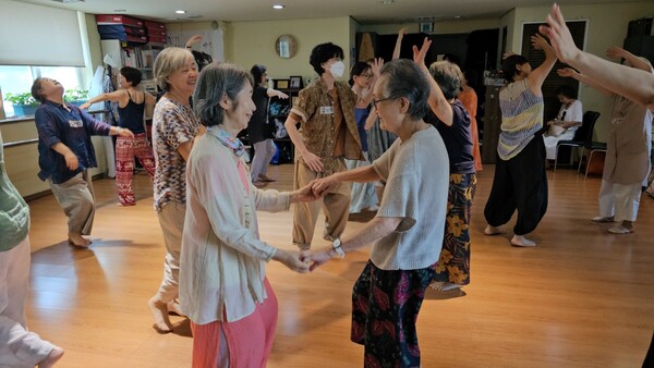 종로구 주민소통공모사업에 선정된 ‘마마댄스’. ⓒ종로구