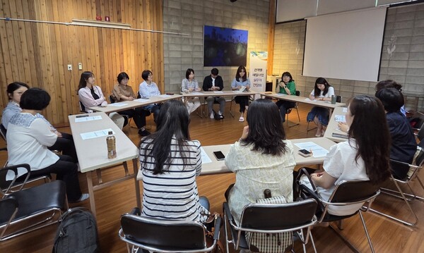 ⓒ경기광역새일센터가 30일 양평에서 미지정 새일센터 6개 지역(과천, 광주, 안성, 양평, 여주, 하남)의 취업상담사들을 대상으로 워크숍을 개최했다. ⓒ경기광역여성새로일하기센터