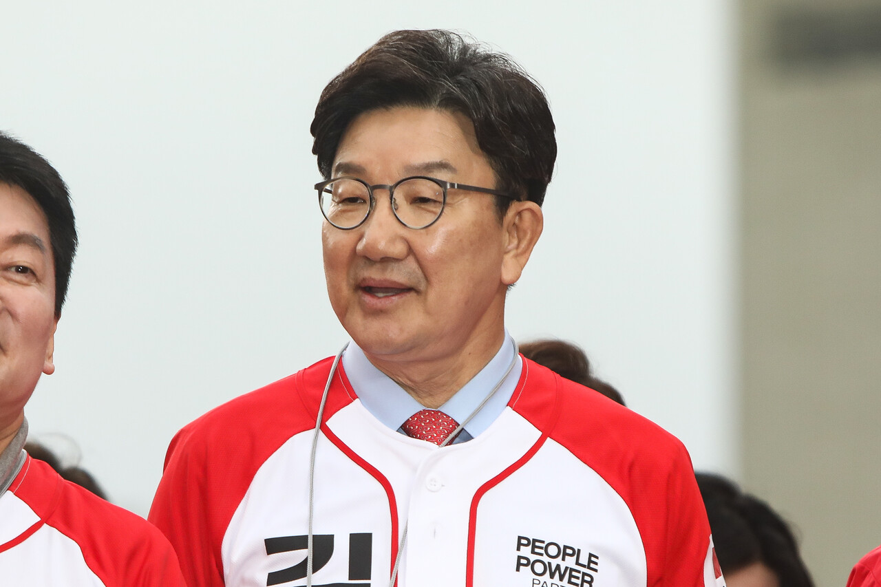 지난 5월19일 서울역 광장에서 열린 김문수 국민의힘 대선 후보의 유세 현장에 참석한 권성동 국민의힘 원내대표. ⓒ손상민 사진기자