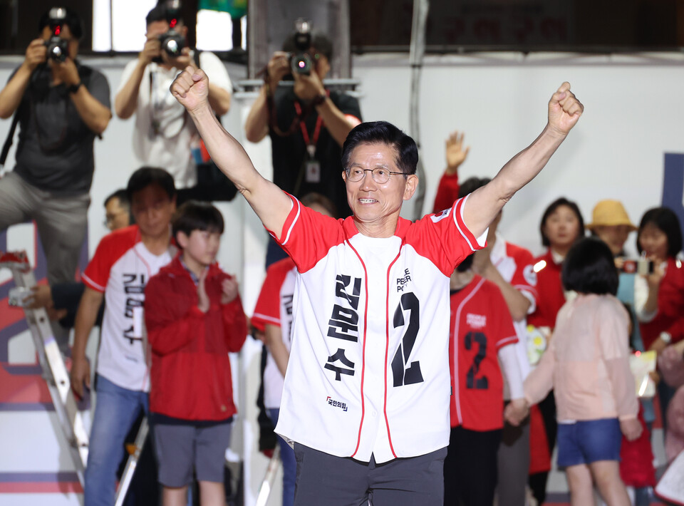 국민의힘 김문수 대선 후보가 2일 서울시청 앞 서울광장에서 열린 피날레 유세에서 지지를 호소하고 있다. ⓒ연합뉴스