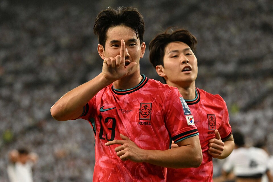 2026 국제축구연맹(FIFA) 북중미월드컵 아시아 3차 예선 B조 9차전 원정 경기에서 한국의 김진규가 골을 넣은 뒤 기뻐하고 있다. ⓒAFP 연합뉴스