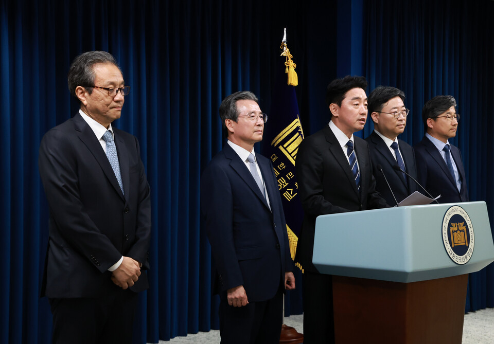 강훈식 대통령 비서실장이 6일 서울 용산 대통령실 청사에서 대통령실 수석비서관 인선을 발표하고 있다.  ⓒ연합뉴스