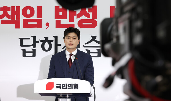 국민의힘 김용태 비상대책위원장이 8일 국회에서 기자회견을 열고 당 개혁 과제 등을 설명하고 있다 ⓒ연합뉴스