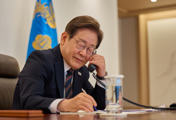 이재명 대통령이 9일 서울 용산 대통령실에서 이시바 시게루 일본 총리와 전화 통화를 하고 있다. ⓒ연합뉴스