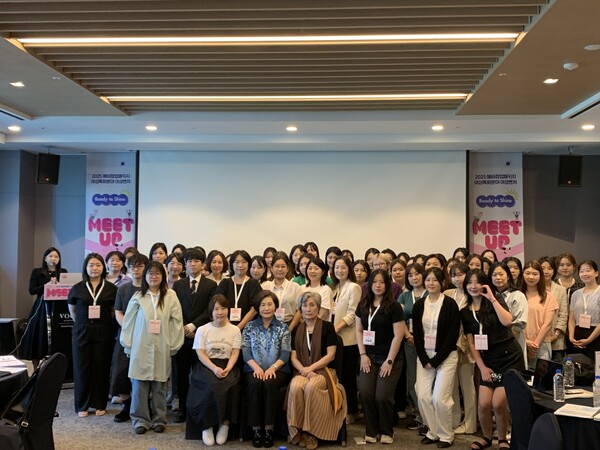 ‘2025 여성벤처 밋업(MEET-UP)’ 단체사진. ⓒ한국여성벤처협회