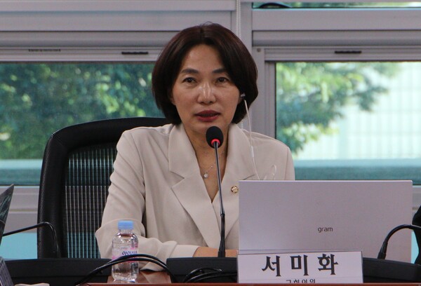 서미화 의원은 “AI 기술의 속도를 따라잡지 못하는 법과 제도가 문제”라며 “디지털성범죄지원센터의 인력과 전문성을 강화하고 피해자 통합 지원체계를 마련하겠다”고 밝혔다. ⓒ서미화 의원실