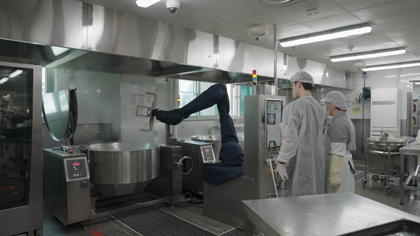 강남구 급식 조리로봇 실증현장. ⓒ강남구