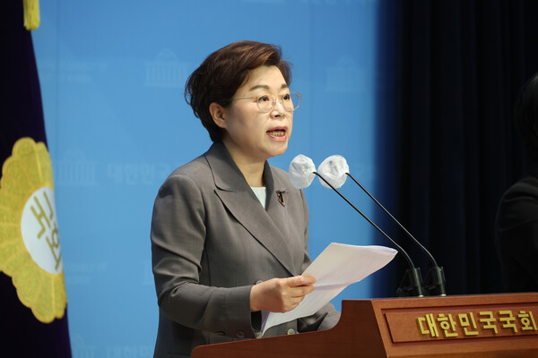 김정재 국회의원(국민의힘·포항시북구)은 피해자에 대한 명백한 위해 우려가 있는 경우, 가해자를 구속할 수 있도록 하는 형사소송법 일부개정법률안을 19일 대표 발의했다. ⓒ연합뉴스