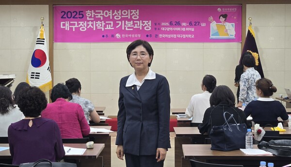 이선희 경상북도의회 기획경제위원장이 현장 중심의 의정활동과 입법 활동 등을 설명하고 있다. ⓒ권은주 기자