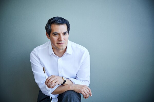 지휘자 미겔 하스베도야(Miguel Harth-Bedoya) ⓒMichal Novak