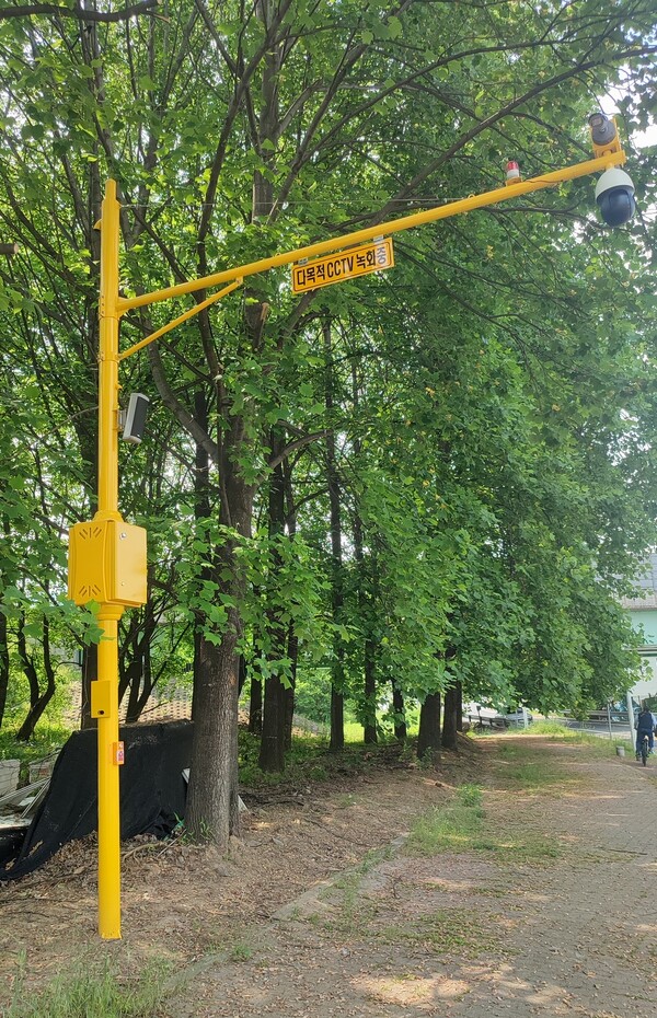 경기 과천시 여성안심귀갓길에 설치된 방범용 CCTV. ⓒ과천시 제공