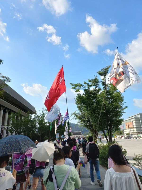 지혜복 교사 부당해임 철회와 A학교 성폭력사안 온전한 해결을 위한 13차 집중집회가 지난 7월 9일 서울 도심에서 열렸다.  ⓒ정보라 작가 제공