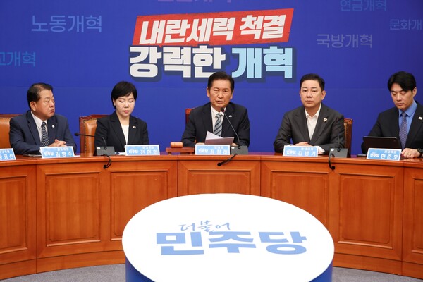 정청래 더불어민주당 대표가 4일 국회에서 열린 최고위원회의에서 발언하고 있다. ⓒ연합뉴스