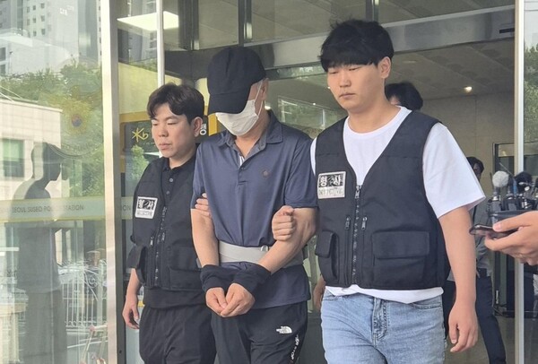 강남 오피스텔에서 모녀를 살해한 박학선이 7일 구속 송치되고 있다. ⓒ연합뉴스