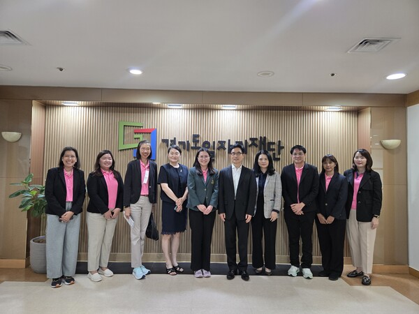 경기도일자리재단은 7일 태국 국립대학 ‘수코타이 탐마티랏 오픈대학교(STOU)’ 주요 인사를 맞이해 경기도 일자리 정책과 고용서비스 시설을 소개했다고 밝혔다. ⓒ경기도일자리재단