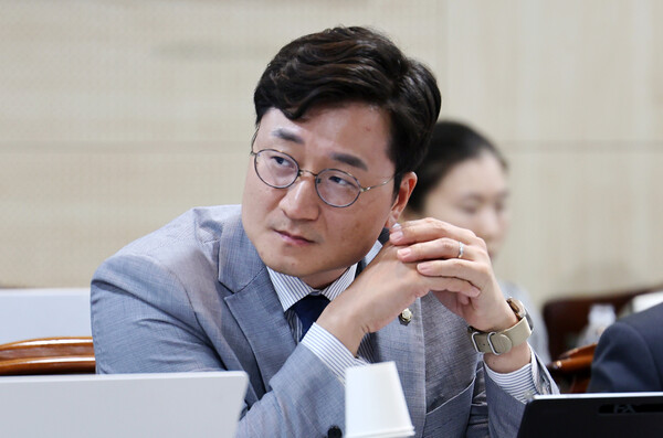 장철민 의원(더불어민주당, 대전 동구)이 근로자 대표를 직접·비밀·무기명 투표하도록 명문화하는 「근로기준법 일부개정법률안」과 「근로자참여 및 협력증진에 관한 법률 일부개정법률안」을 대표발의했다.  ⓒ연합뉴스