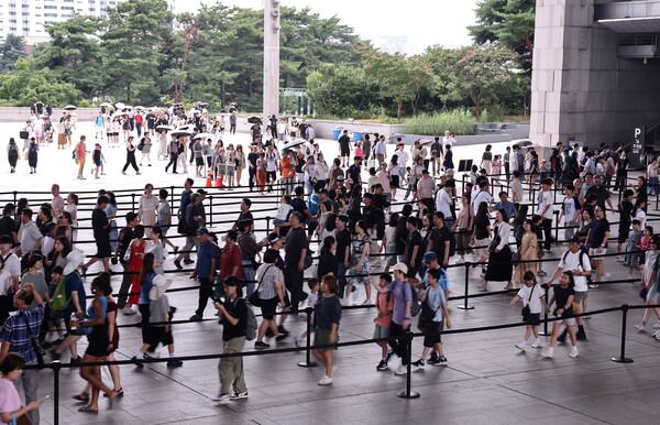 1일 서울 국립중앙박물관을 찾은 시민들 모습. ⓒ연합뉴스