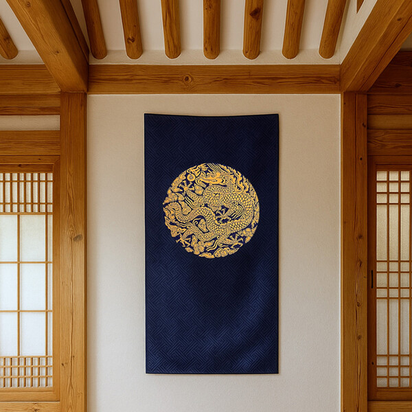 곤룡포 비치타월. ⓒ국립중앙박물관 문화재단